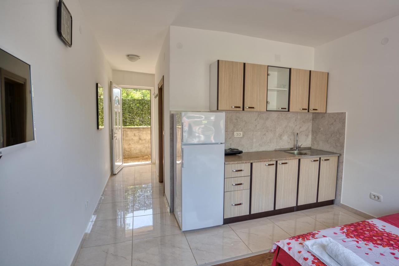 Apartmani Cukic Rafailovici Будва Екстер'єр фото